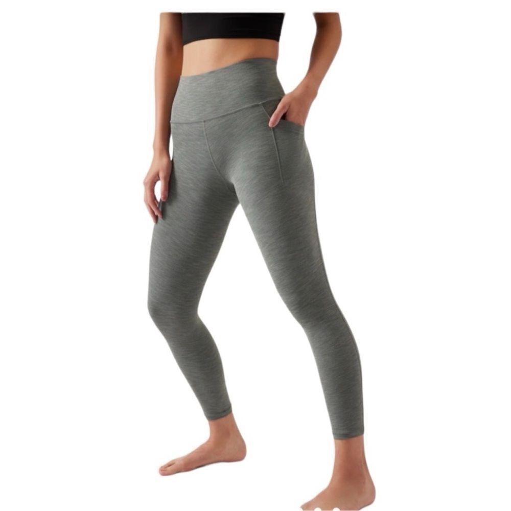 Athleta Salutation Stash Pocket II 7/8 Tight M